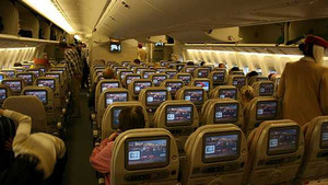 Từ chuyện ‘cô’ tiếp viên hàng không người Mỹ...