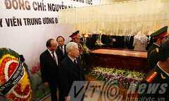 Tổng Bí thư Nguyễn Phú Trọng xúc động trong lễ viếng ông Nguyễn Bá Thanh