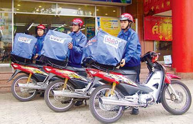 Luồn lách 'ship' hàng ngày Tết