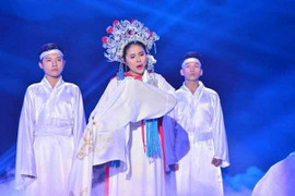 Vân Trang: Hạnh phúc làm cho con người tươi mới hơn