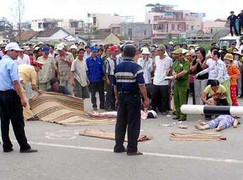 Xe quân đội gây tai nạn làm 4 người chết chiều 30 Tết