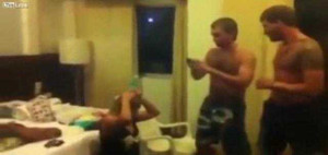 Chàng trai biểu diễn thất bại khiến bạn gái lãnh đủ