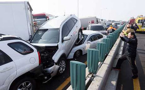 Tai nạn liên hoàn 100 chiếc ô tô ở Hàn Quốc