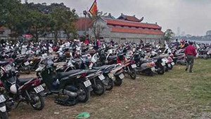 Giá vé gửi xe tăng chóng mặt dịp Tết