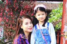 Trương Ngọc Ánh cùng con gái ra Hà Nội ăn Tết