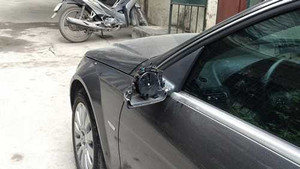 'Đạo chích' trộm gương xe Mercedes ngày mùng 1 Tết