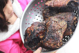 Ngất ngây với món cá um rơm ngày tết ở Thái Bình