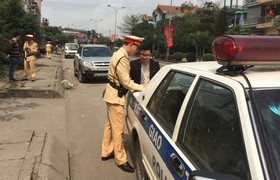 Truy đuổi chiếc ô tô gây tai nạn rồi bỏ trốn