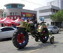 Xe máy tự chế khổng lồ dáng cực chất