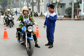 Honda đào tạo lái xe an toàn cho học viên Cảnh sát Nhân dân