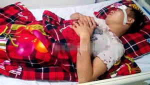 Hàng chục kẻ bịt mặt xông vào nhà dân truy sát