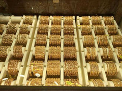 Khách Việt đến Dubai mua vàng mặc cả như rau