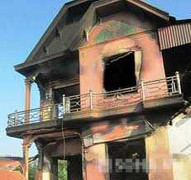 'Ngáo đá' châm lửa đốt nhà nghỉ