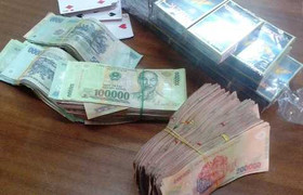 Bị công an vây ráp, con bạc đạp cửa sổ nhảy xuống từ tầng 3