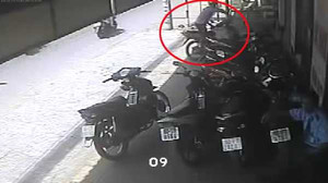 Hai xe máy vi phạm giao thông 'bốc hơi' tại UBND xã