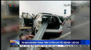 Video: Ôtô đâm xuyên lan can cao tốc Nội Bài - Lào Cai