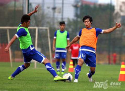 Nằm trong 'tuyến lửa', Công Phượng phải liệu chừng