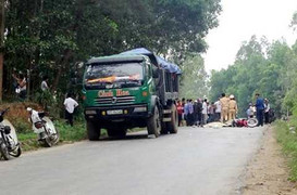 Trở lại trường, nữ sinh viên năm cuối bị xe tải cán tử vong