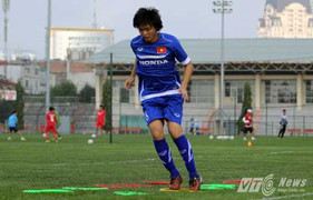 Tuấn Anh lóng ngóng nhảy dây giật lùi