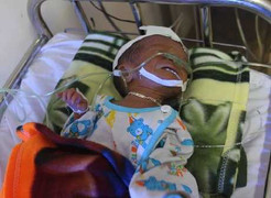 Thai phụ đẻ rơi con trong nhà vệ sinh