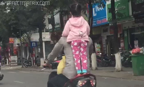 Video: Thót tim cảnh nguy hiểm trên đường phố Hà Nội