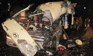 Tai nạn kinh hoàng ở Phú Yên, tài xế mắc kẹt trong cabin