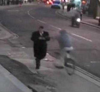 Đi xe đạp cướp điện thoại nhanh như chớp