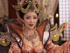 'Đát Kỷ' Lý Y Hiểu bức xúc khi bị cắt cảnh khoe ngực