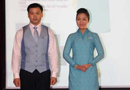 Đồng phục mới của Vietnam Airlines gây tranh cãi dữ dội