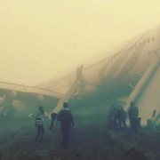 Hành khách hoảng loạn chạy khỏi máy bay gặp sự cố