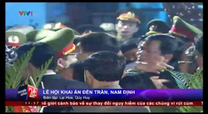 Video: Cảnh hỗn loạn trước giờ khai ấn Đền Trần