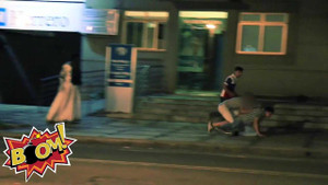 Kinh hoàng 'ma nữ' xuất hiện giữa phố đêm