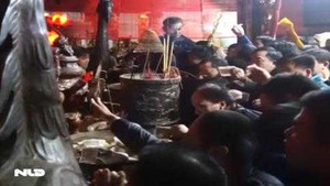 Video: Giật cả bảo kiếm tại lễ khai ấn Đền Trần