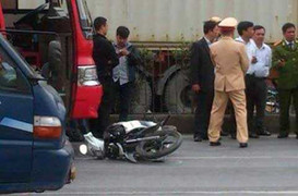 Xe khách chạy quá tốc độ, tông 2 xe CSGT ở Hải Phòng