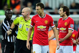 Man Utd chịu tổn thất lớn trước cuộc thư hùng với Arsenal