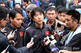 HLV Miura hủy trận đấu với đội dẫn đầu V-League