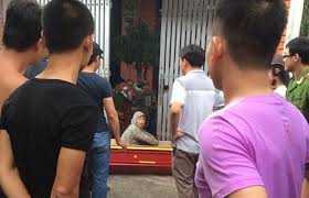 'Đại ca' trốn truy nã vãi tiền tỷ để chạy án