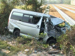 Xe khách tông trực diện xe tải, 5 người thương nặng