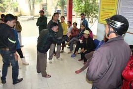 Mẹ con sản phụ chết thương tâm, người nhà 'quây' bệnh viện