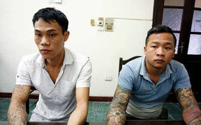 Hành hung, cướp tài sản của nữ nhân viên karaoke