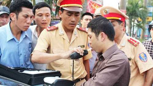 Say rượu khi lái xe đi mượn: Nộp phạt tương đương giá trị xe
