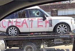 Xe sang trở thành 'nạn nhân' trong cơn cuồng ghen