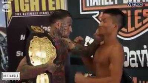 Phì cười xem kẻ kiêu ngạo trên sàn đấu quyền Anh lĩnh bài học đắt giá