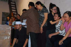 Tàu hỏa đâm đứt lìa ô tô: Nghẹn ngào đưa thi thể lái tàu tử nạn về nhà