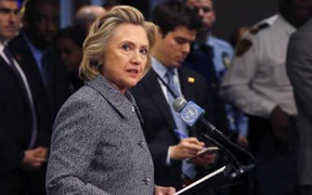 Bà Hillary Clinton biện bạch việc dùng email cá nhân để làm việc