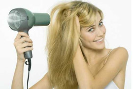 Sai lầm 'chết người' khi sấy tóc cần bỏ ngay