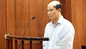 Đổ 2 lít axit lên đầu người yêu vì đòi chia tay