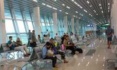 Chuyến bay trễ giờ: 'Trăm dâu' đổ đầu… hãng hàng không?