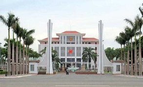 Quảng Nam phê bình chủ tịch 3 huyện, thành phố bỏ họp