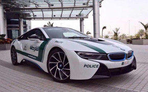 BMW i8 'nhập hội' với dàn siêu xe của cảnh sát Dubai